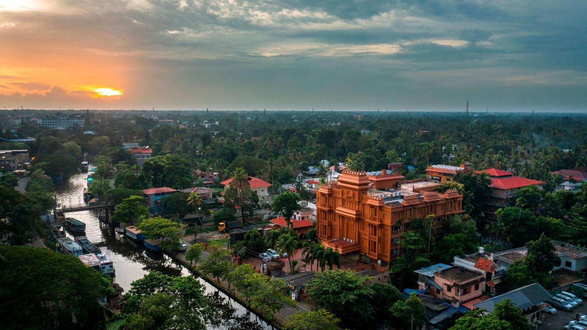 Haveli Backwater Resort Alappuzha Экстерьер фото